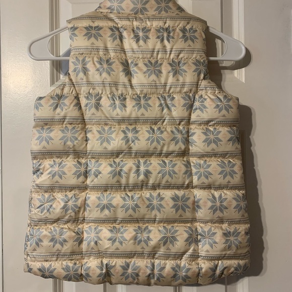 Girls lightly used puffer vest. Size SM. Old navy. - Picture 2 of 3